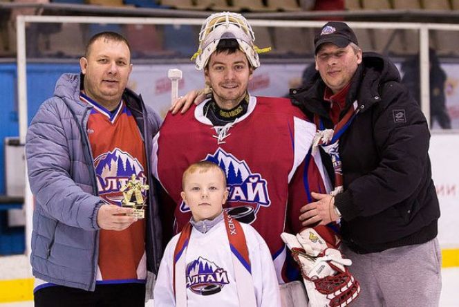 Хоккейный клуб «Алтай» проведёт товарищеский матч с болельщиками