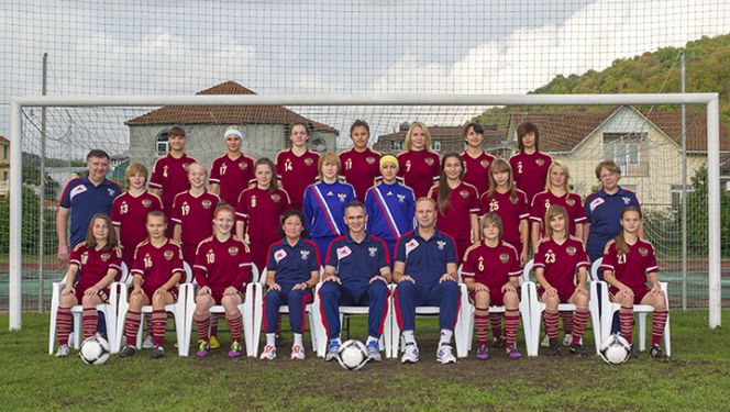 Две воспитанницы СДЮШОР Алексея Смертина - Анна Беломытцева и Наталья Шахворостова - сыграли в составе сборной России в первом отборочном матче чемпионата Европы-2013 среди девушек до 17 лет (фото). 