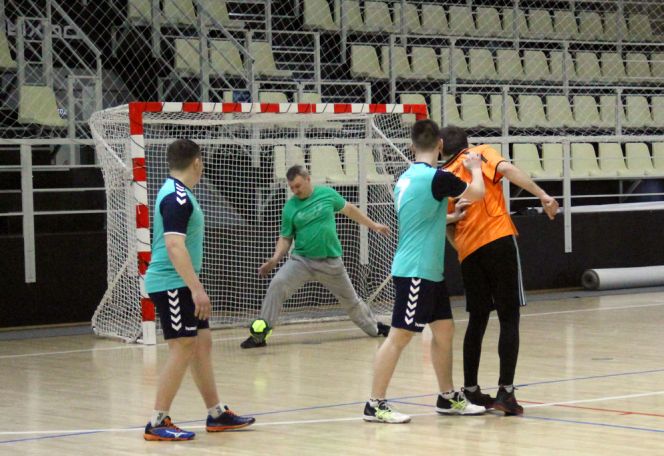 Мужские команды из Сросток и Барнаула – призёры открытого турнира среди ветеранов, посвящённого 100-летию города Кемерово