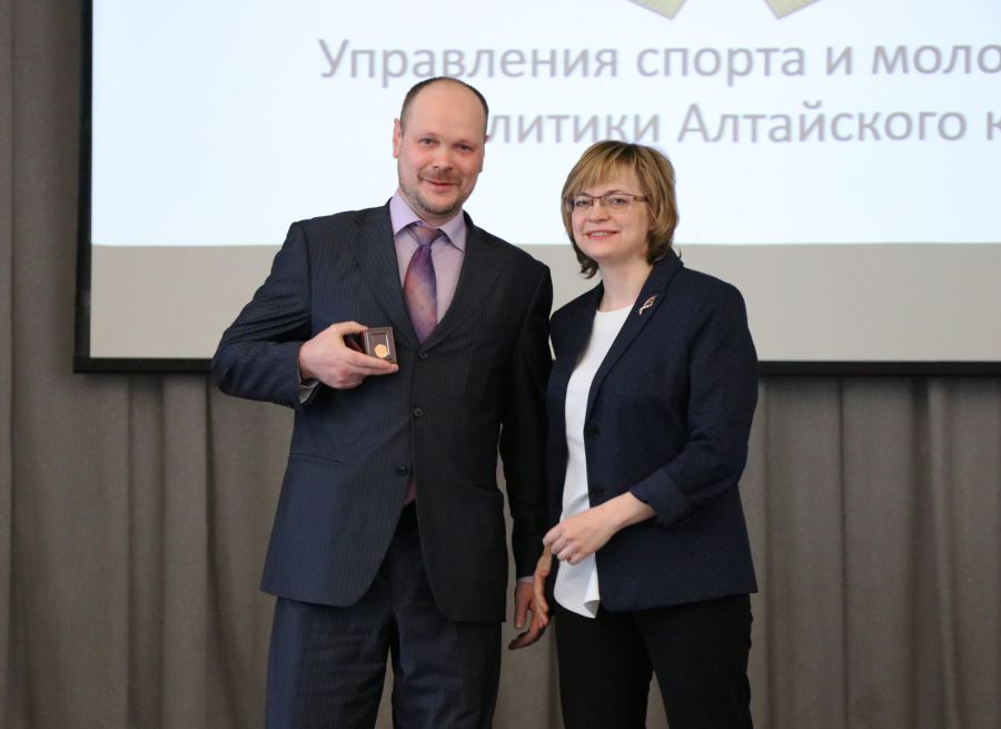 Спортивный актив Алтайского края наградили почётными грамотами и благодарностями Минспорта РФ и региональных органов власти. Фото: Виталий УЛАНОВ