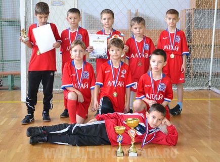 Футболисты СДЮШОР А. Смертина на школьных каникулах выиграли несколько турниров. 
