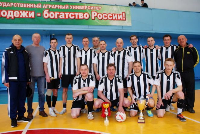 «Концерн СВ» - обладатель Кубка Барнаула по мини-футболу среди ветеранов 35 лет и старше - 2018. Фото: Дмитрий Заречнев.