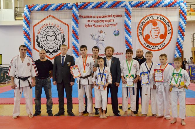Алтайские спортсмены завоевали 15 медалей на Всероссийских соревнованиях по спортивному контактному карате на «Кубок «Боевого братства» (фото).