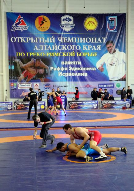 III открытый чемпионат Алтайского края по греко-римской борьбе памяти Раффи Исраеляна. Фото: Виталий УЛАНОВ