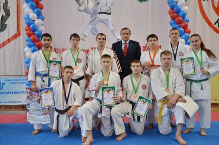 Алтайские спортсмены завоевали 15 медалей на Всероссийских соревнованиях по спортивному контактному карате на «Кубок «Боевого братства» (фото).