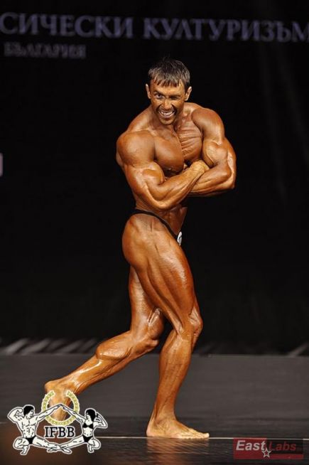 Дмитрий Крылов – серебряный призёр чемпионата мира по классическому бодибилдингу (фото).