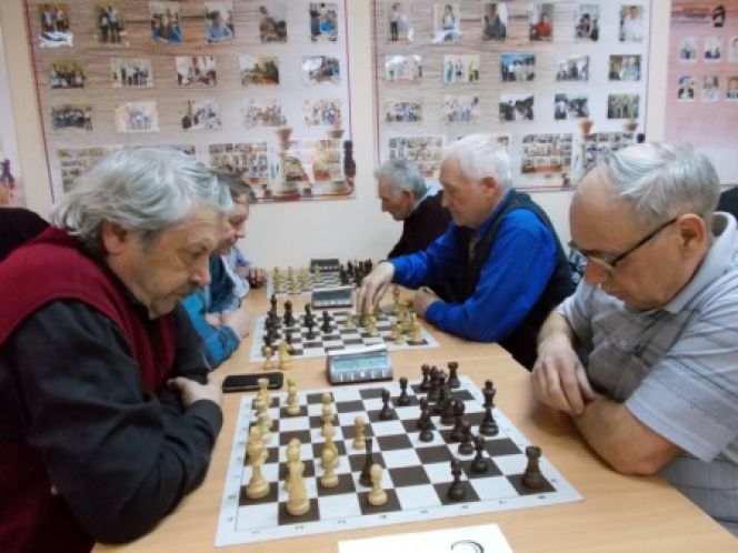 Открытое командное первенство Барнаула по блицу и рапиду среди ветеранов. 21 апреля 2018 года. Фото: Дмитрий Гришин