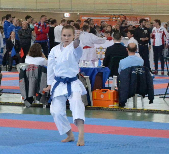 Первенство России по каратэ WKF в Омске-2018. На фото Дарья Копылова - бронзовый призёр турнира