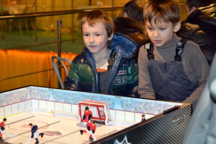 В спортивно-развлекательном комплексе «Берёзка» состоялся праздник, посвящённый Дню хоккея России (фото).