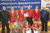 Алтайские самбисты выиграли девять золотых медалей на чемпионате и первенстве Сибирского федерального округа.