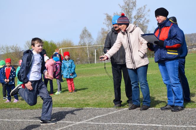 III летний фестиваль физкультурно-спортивного комплекса «Готов к труду и обороне» собрал 16 мая на стадионе с. Залесово 110 участников. Фото: Мария КИТАЕВА