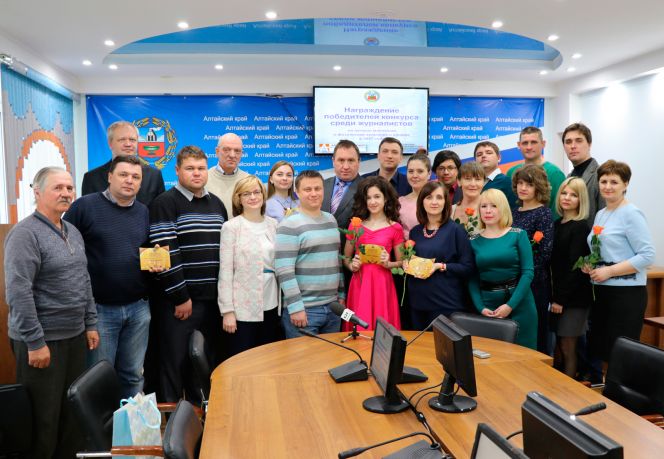 Награждение лауреатов конкурса на лучший материал о развитии физической культуры и спорта в Алтайском крае в 2017 году. Фото: Виталий УЛАНОВ