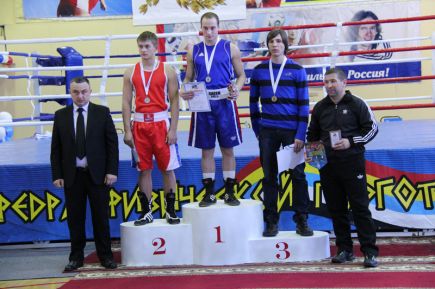 В Барнаульском юридическом институте завершился турнир среди юниоров памяти сотрудников УФСБ России по Алтайскому краю, погибших в локальных конфликтах (фото).