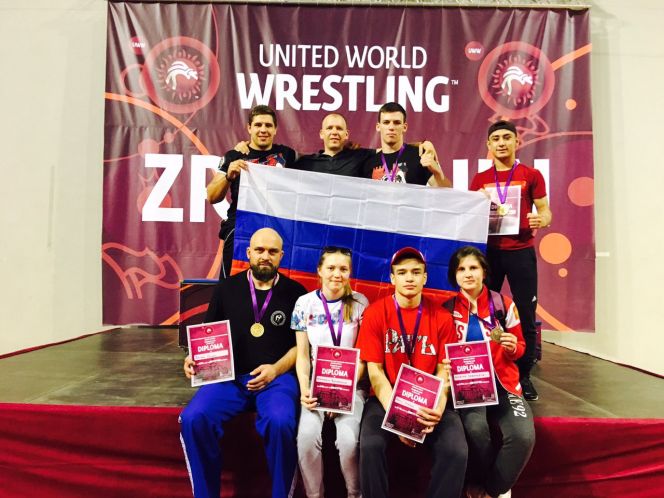 Дмитрий Золотов - чемпион Европы по панкратиону (крайний слева в 1-м ряду). 