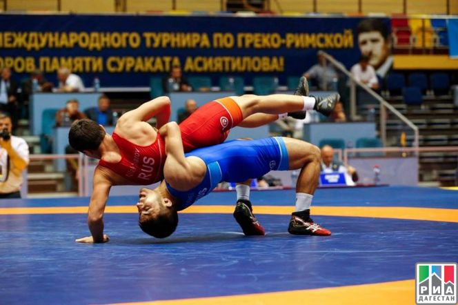 Мастерский турнир по греко-римской борьбе среди юниоров памяти Сураката Асиятилова. Фото: РИА "Дагестан"