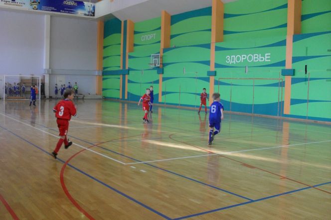 В Барнауле стартовал "Рождественский турнир" по мини-футболу на призы Алексея Смертина.