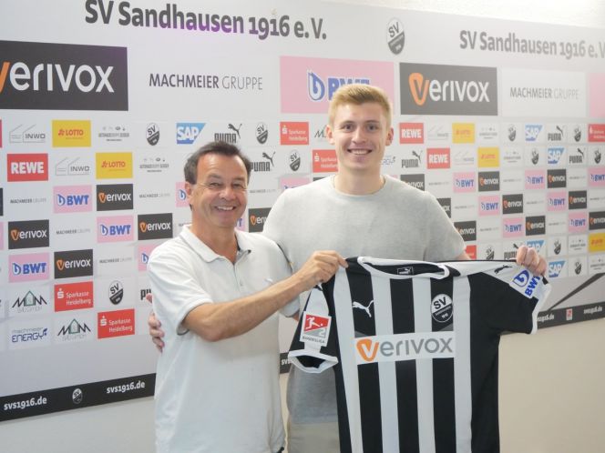 Воспитанник алтайского футбола Александр Жиров продолжит карьеру в Германии. Фото: твиттер ФК «Зандхаузен»