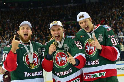 Никита Лямкин (справа)