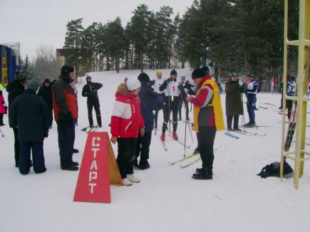 Ветераны лыжного спорта Алтайского края приняли участие в «Рождественской гонке», прошедшей в Бийске.