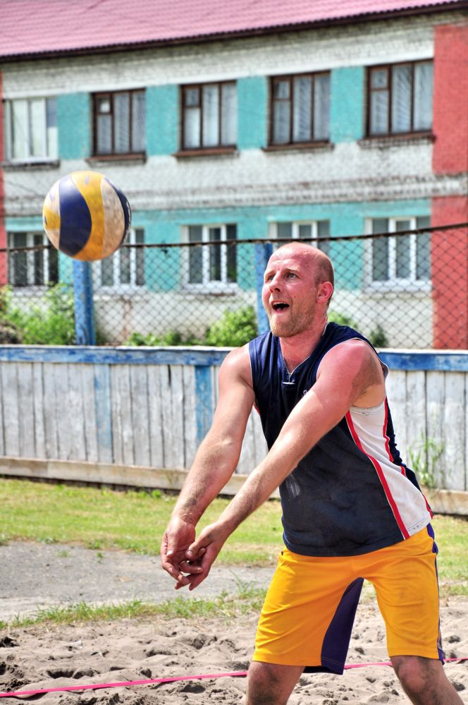 Турнир по пляжному волейболу в Тюменцевском районе. Фото: Ирина БИРЮКОВА («Вперёд»)