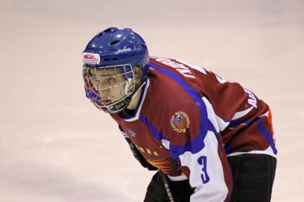 "Алтайские Беркуты" в третьем домашнем матче взяли верх над курганским "Юниором" - 7:2 (фото).