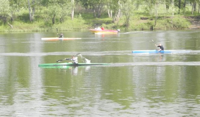Вчера на барнаульском гребном канале состоялись юношеские соревнования по гребле на байдарках и каноэ на Кубок Виталия Зворыгина.