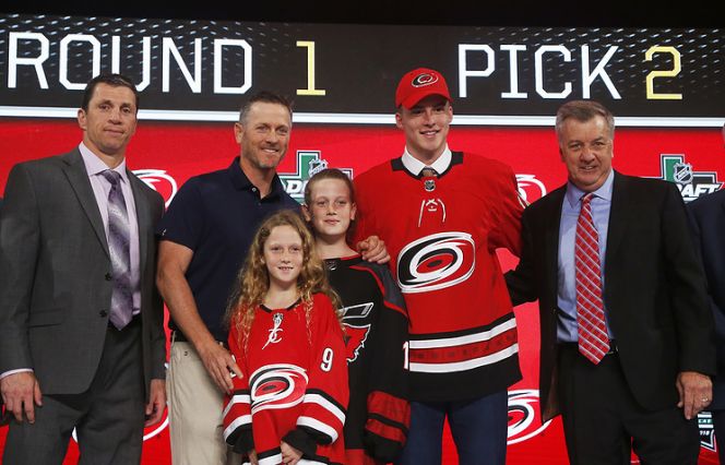 Андрей Свечников на драфте НХЛ-2018. Фото: nhl.com