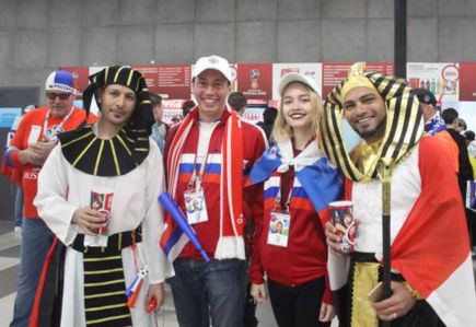 Матч России против Египта собрал 64 468 зрителей. Это рекорд по посещаемости для стадиона «Санкт-Петербург». Фото: Ярослав МАХНАЧЁВ