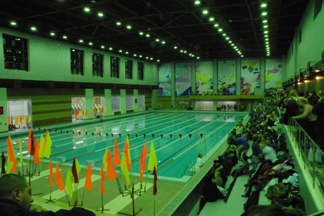 Около 13,5 тысяч человек в месяц посещают бассейн «Заря» в Бийске