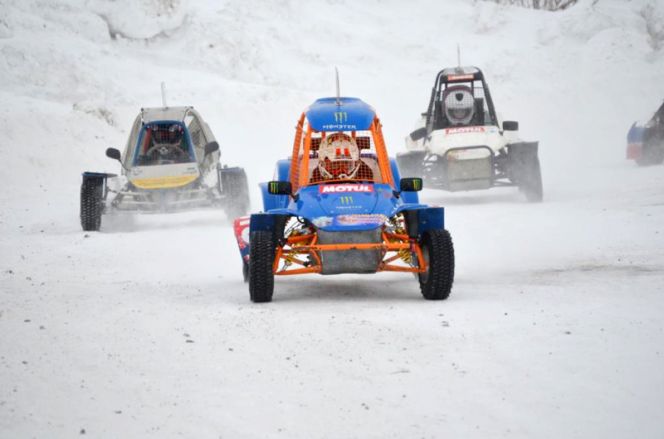 Иван Седяшев – серебряный призёр третьего этапа первенства Сибири по зимнему автокроссу на багги среди детей (фото).