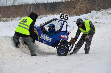 Иван Седяшев – серебряный призёр третьего этапа первенства Сибири по зимнему автокроссу на багги среди детей (фото).