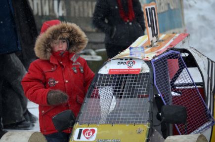 Иван Седяшев – серебряный призёр третьего этапа первенства Сибири по зимнему автокроссу на багги среди детей (фото).