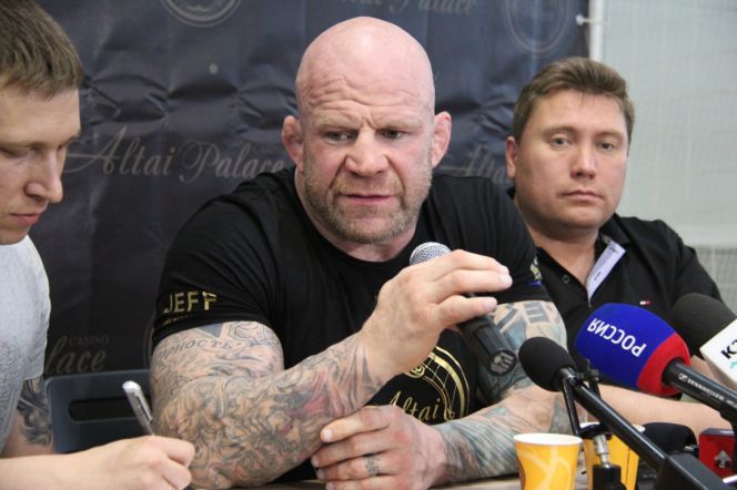 Джеф Монсон в Барнауле