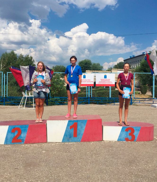 Вера Авнабова (на первой ступени пьедестала) – победительница Всероссийских соревнований в Энгельсе