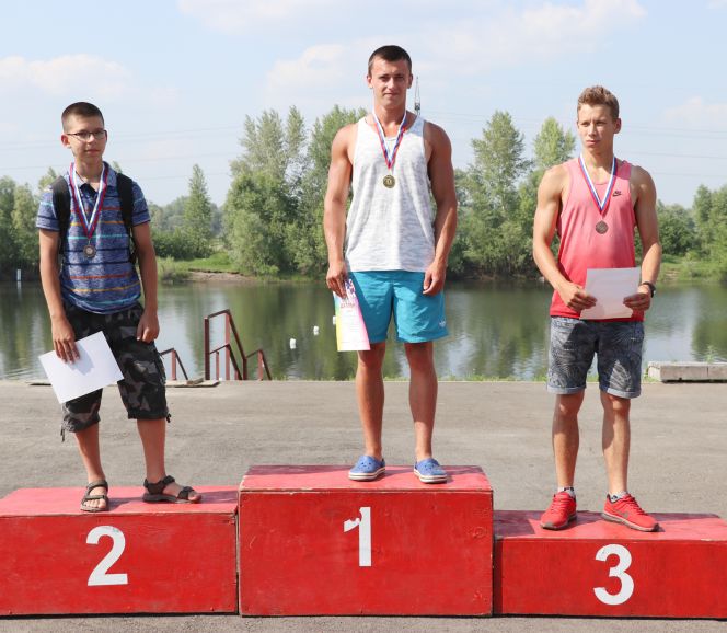 Открытое первенство Барнаула по гребле на байдарках и каноэ. Фото: Виталий УЛАНОВ