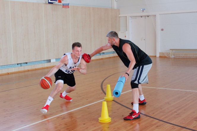 «АлтайБаскет» проводит сборы в Благовещенке. Фото: Евгений ЛИМАНСКИЙ