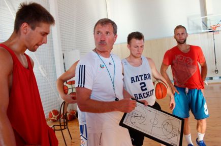 «АлтайБаскет» проводит сборы в Благовещенке. Фото: Евгений ЛИМАНСКИЙ