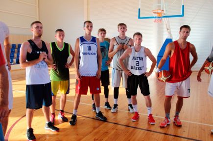 «АлтайБаскет» проводит сборы в Благовещенке. Фото: Евгений ЛИМАНСКИЙ