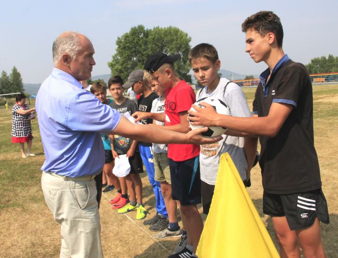 В Змеиногорске наградили дворболистов
