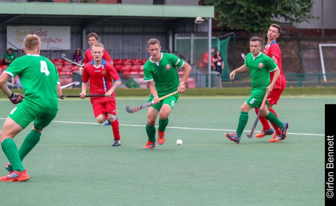 Егор Петренко (в красной форме) в матче против сборной Белоруссии. Фото: Irfon Bennett. 