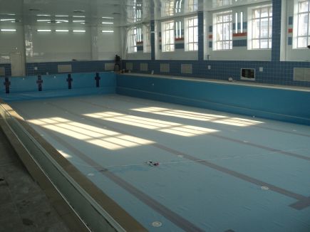 Первый в Камне-на-Оби бассейн «Аквамарин» намечается ввести в эксплуатацию в марте (фото).