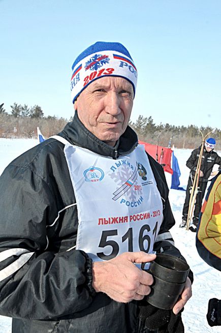 Тысячи жителей края стали участниками традиционной массовой лыжной гонки "Лыжня России" (фото).