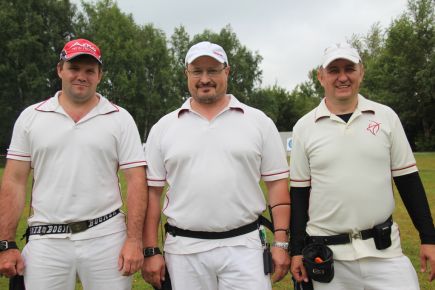 Открытый чемпионат Алтайского края-2018. Мужская команда Алтайского края, блочный лук (слева направо): Евгений Реснянский, Алексей Дрянев, Валентин Киселёв 