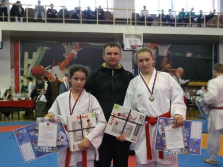 Спортсмены из Ребрихи Анастасия Коледенко и Татьяна Опарина – победители Всероссийского турнира по каратэ WKF памяти Дмитрия Зубкова.