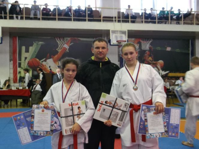 Спортсмены из Ребрихи Анастасия Коледенко и Татьяна Опарина – победители Всероссийского турнира по каратэ WKF памяти Дмитрия Зубкова.