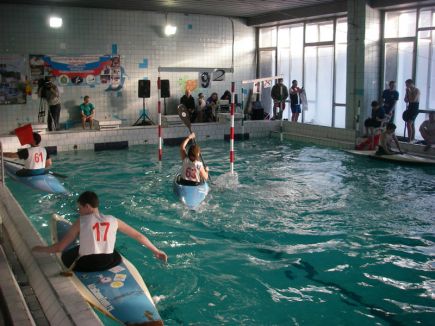 Алтайские спортсмены стали призёрами открытого Кубка Томской области по рафтингу и гребному слалому в закрытых помещениях.