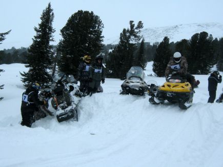 Команда из Красногорского района выиграла туристско-спортивные соревнования на снегоходах «Снежный марафон 2013» в Республике Алтай (фото).