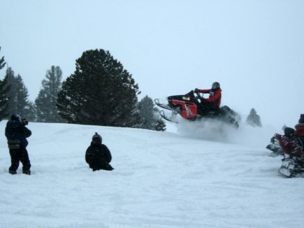 Команда из Красногорского района выиграла туристско-спортивные соревнования на снегоходах «Снежный марафон 2013» в Республике Алтай (фото).