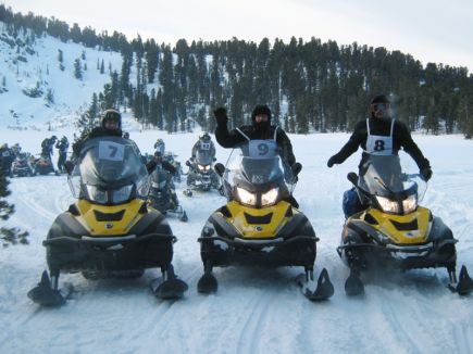 Команда из Красногорского района выиграла туристско-спортивные соревнования на снегоходах «Снежный марафон 2013» в Республике Алтай (фото).