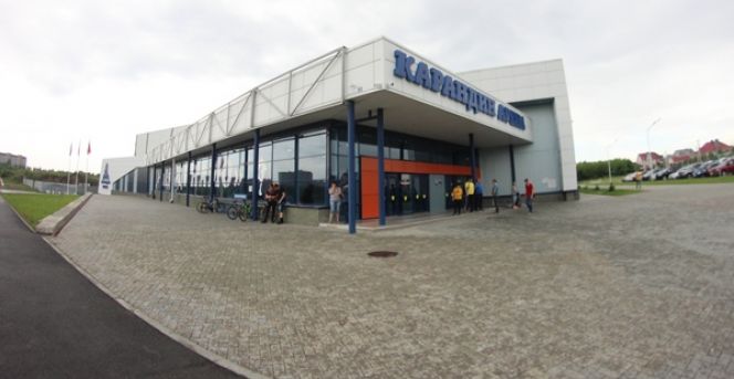 ЛДС «Динамо» на городской окраине в одночасье стал центром хоккейной жизни. Фото: Ярослав МАХНАЧЁВ